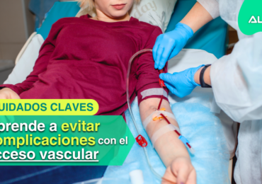 Paciente de la enfermedad renal, mirando como el personal médico le introduce el acceso vascular en la fístula